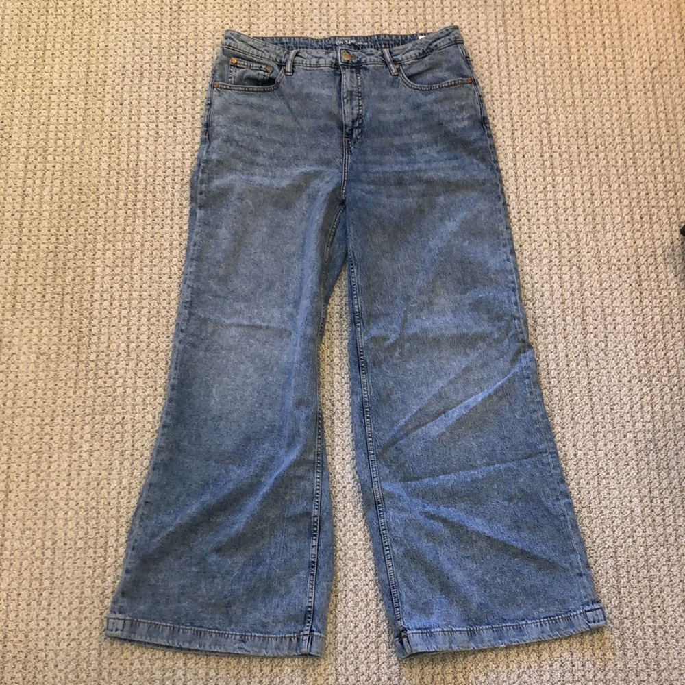 On 34th wide leg jeans Size 14, small 14. Fit more like 10 or 12